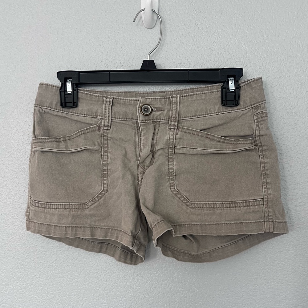Union Bay Low Rise Khaki Shorts Size 3